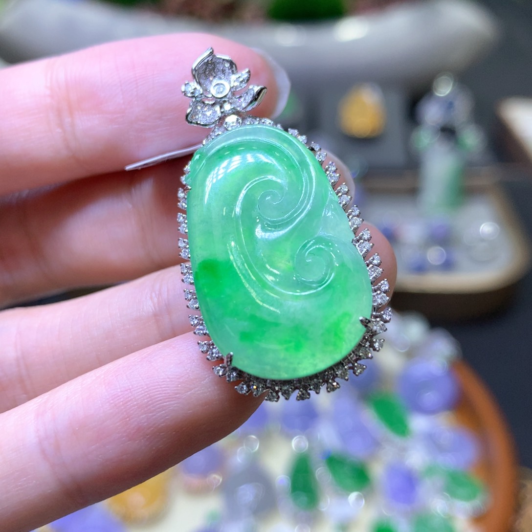 【闪购商品】翡翠颈饰18K金镶嵌翡翠吊坠项链