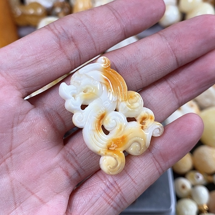 琥珀裸石未镶嵌我