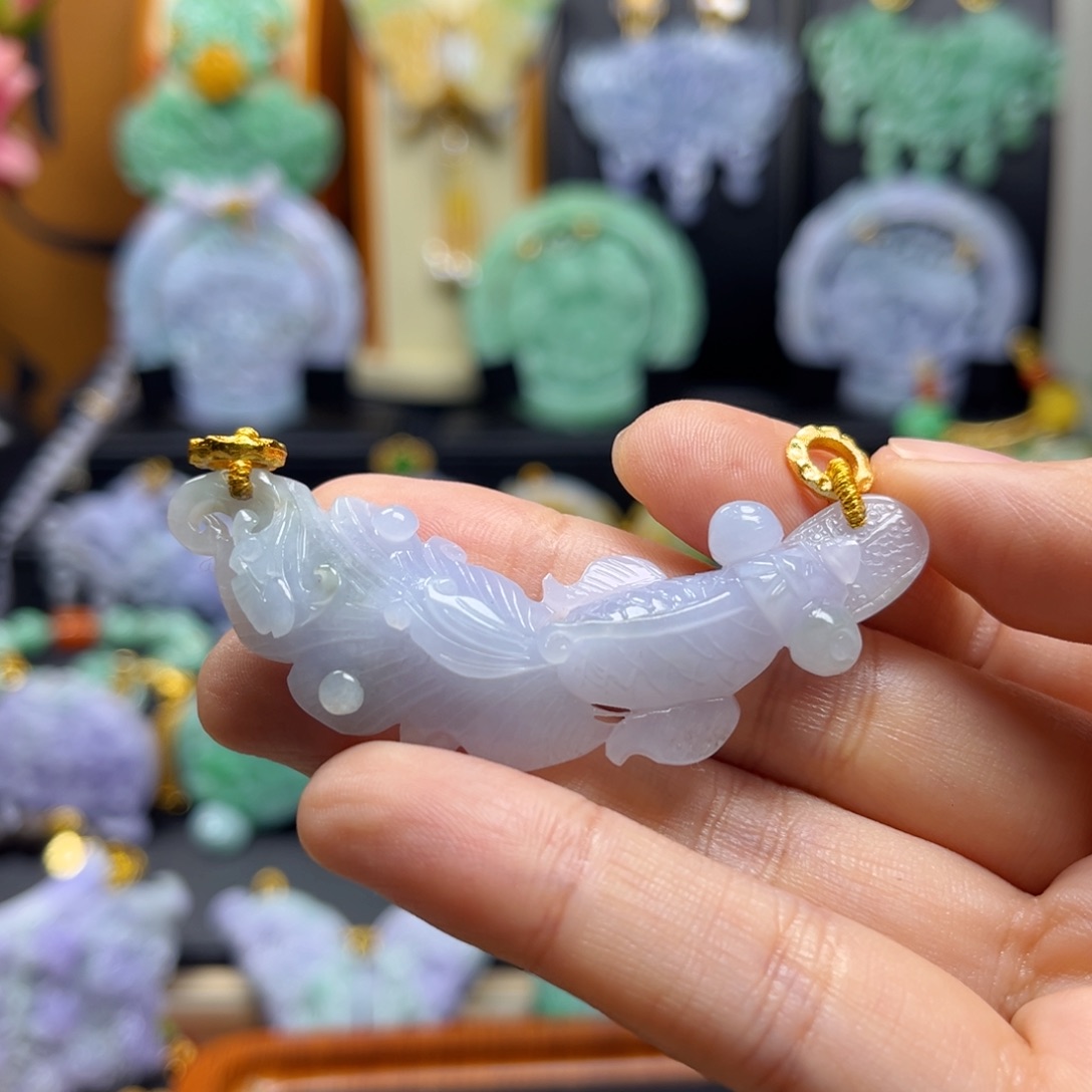 太****翡翠未镶嵌颈饰锦鲤