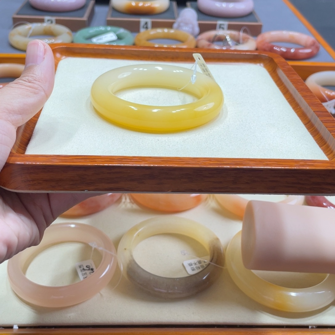 石英质玉手镯未镶嵌玦