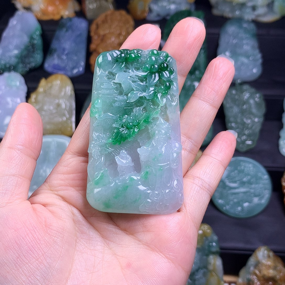 翡翠未镶嵌颈饰小*哥挂件