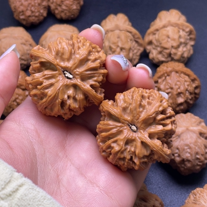 文玩核桃吊坠44苹果园