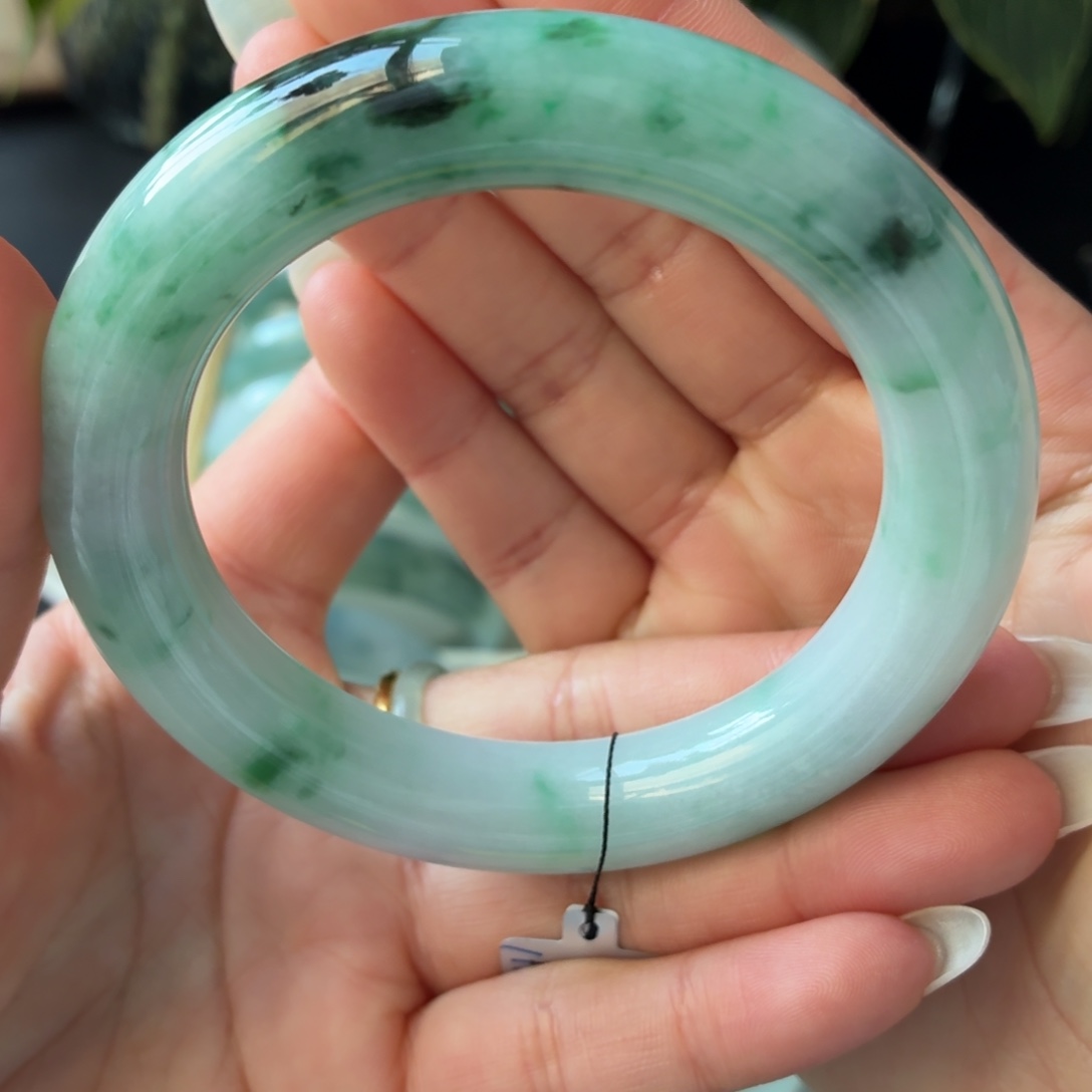 鱼****翡翠未镶嵌手镯天然