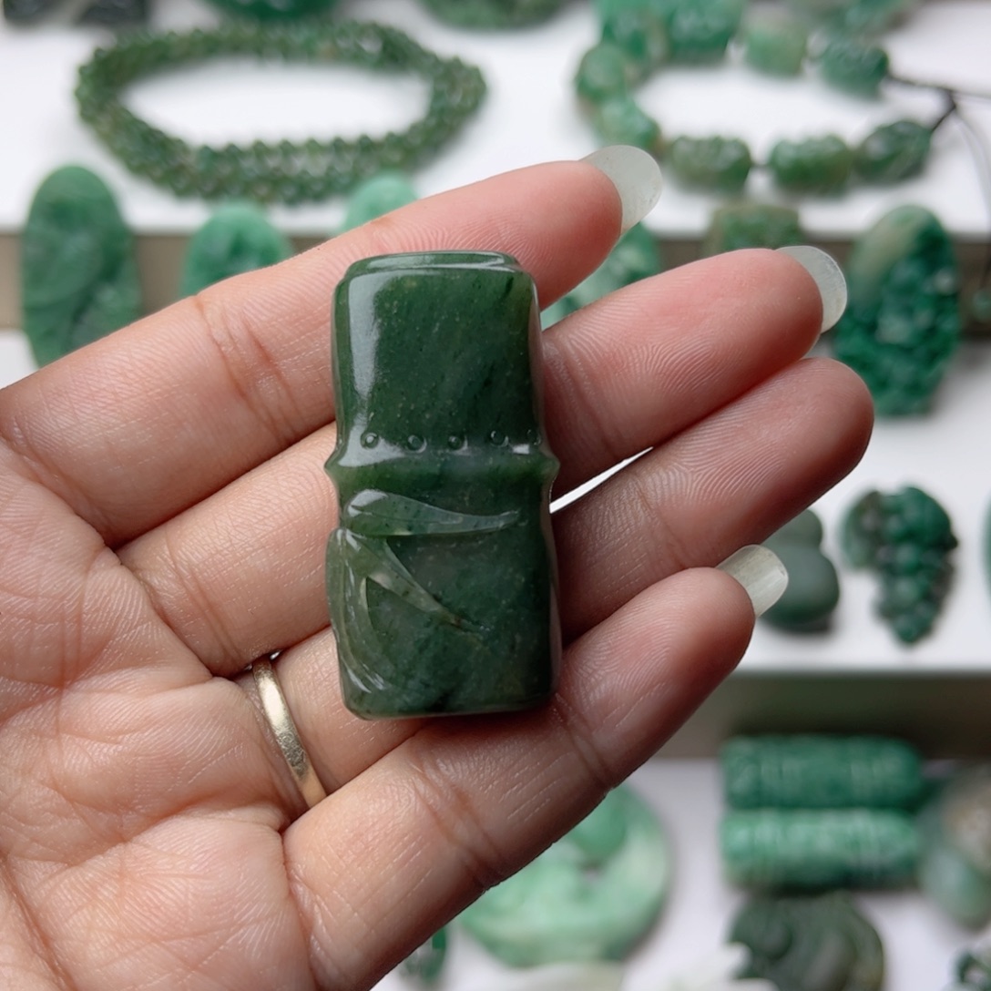 独山玉未镶嵌挂件