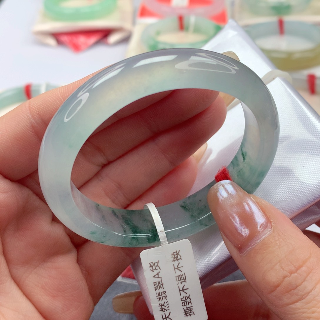 翡翠手镯（贵妃镯）未镶嵌52圈口 起钢光冰透半山水冰飘蓝花