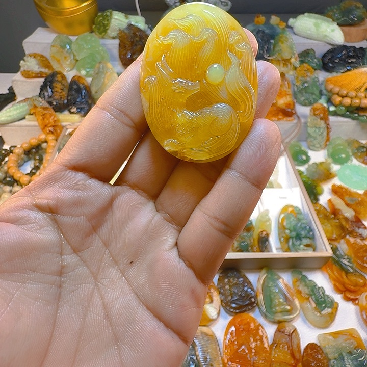 蛇纹石玉未镶嵌颈饰