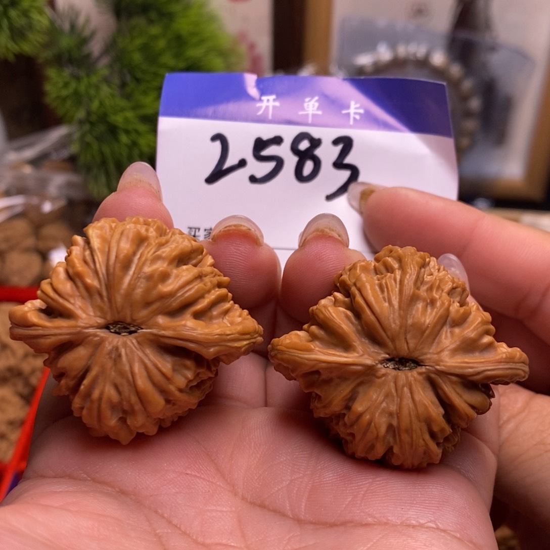 文玩核桃吊坠汉高楼。边41。 丹全品。