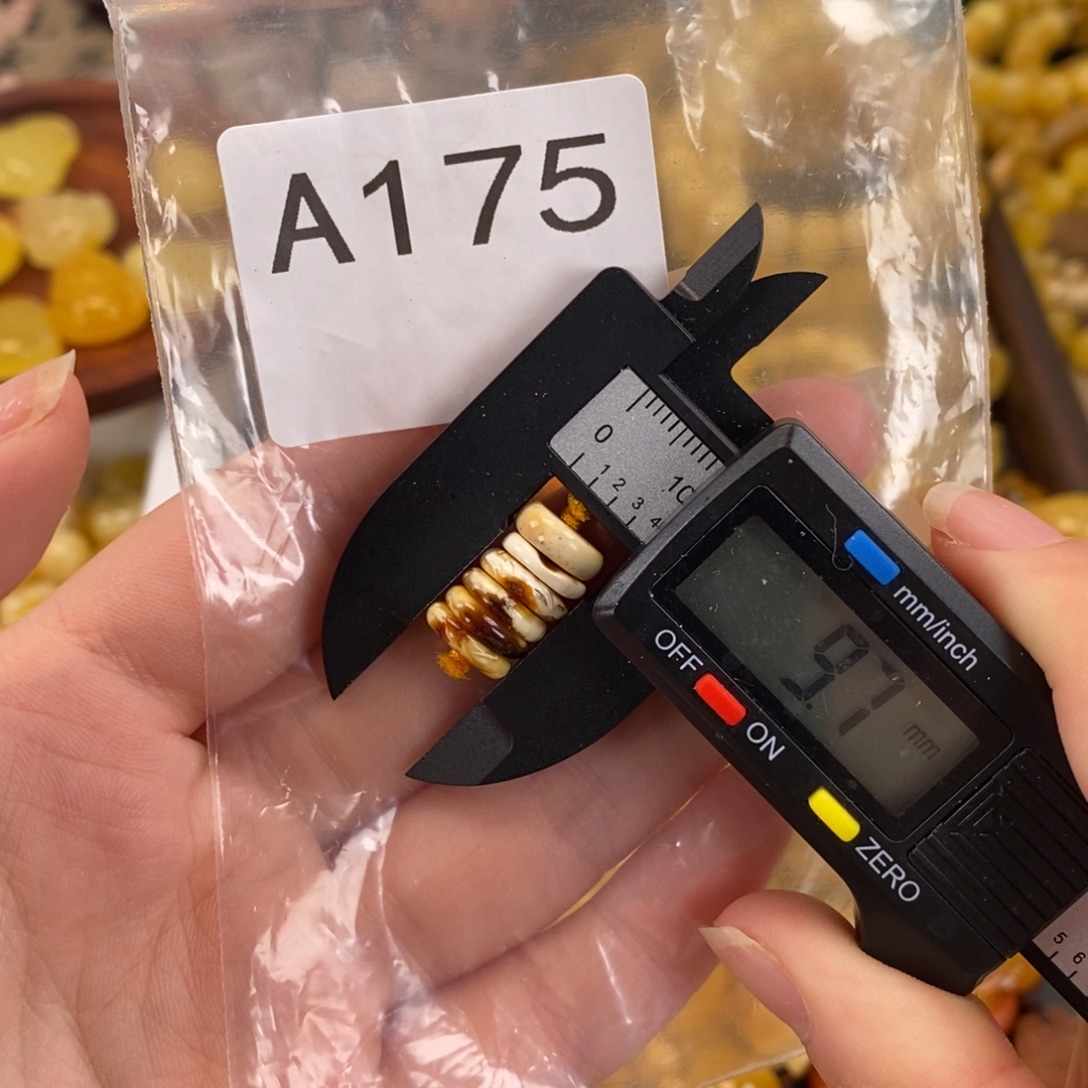 未镶嵌琥珀珠宝奇石