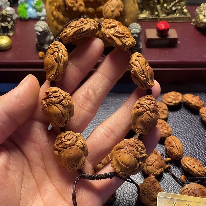 大桃核雕刻瑕疵钟馗