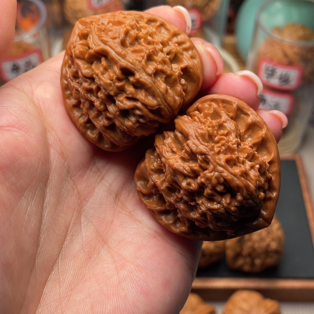 青***丘把件桃核糖三角白40