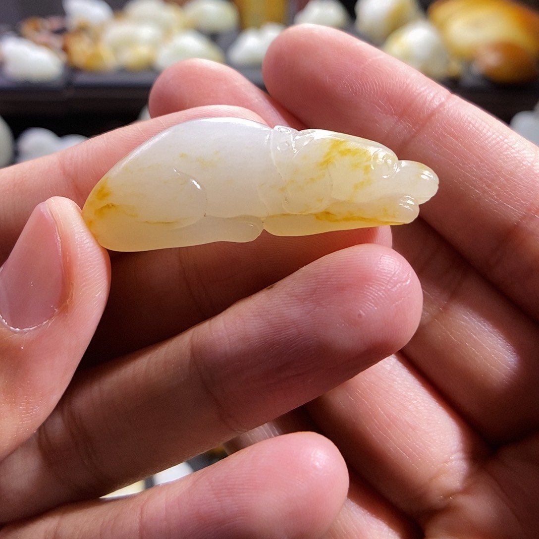 和田玉颈饰未镶嵌小****?