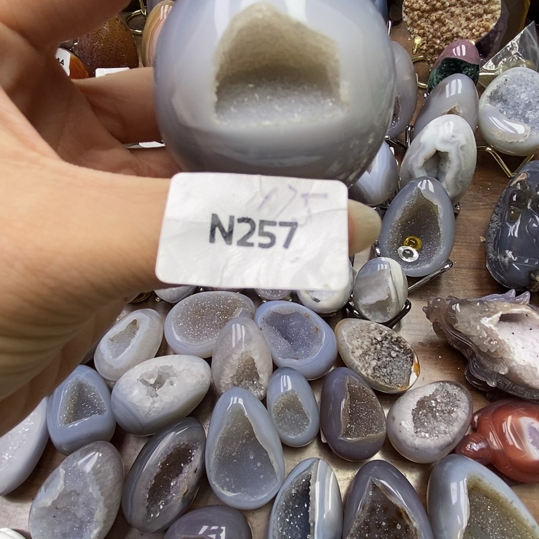 呼***啦未镶嵌玛瑙/玉髓珠宝奇石