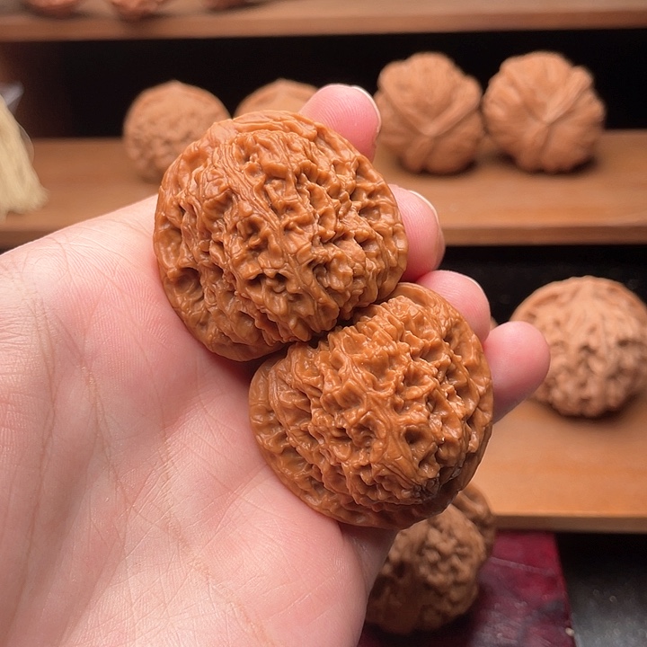 吊坠文玩核桃40.8毕业红皮全品南疆石47克