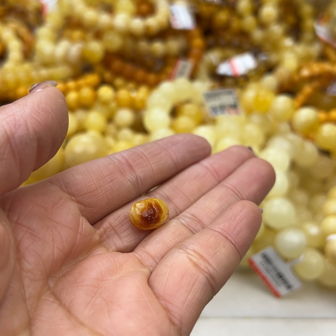 琥珀珠宝奇石未镶嵌