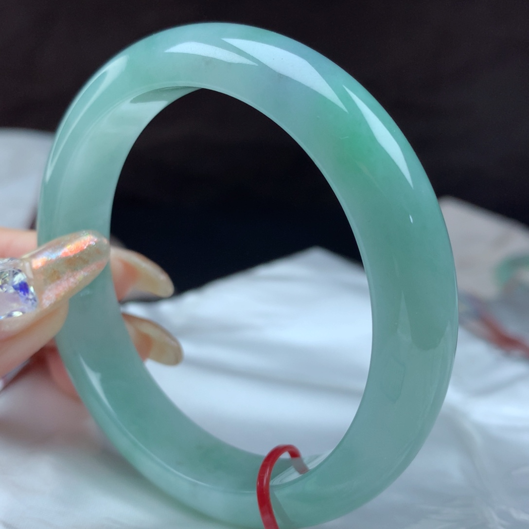 翡翠手镯未镶嵌谁***呀92066，