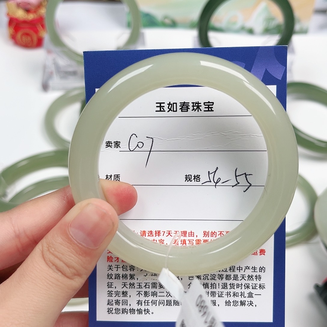 和田玉手镯未镶嵌醒*！