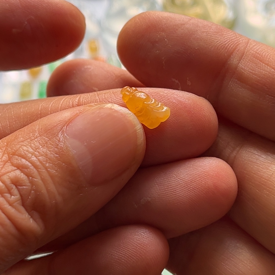 翡翠未镶嵌颈饰鱼