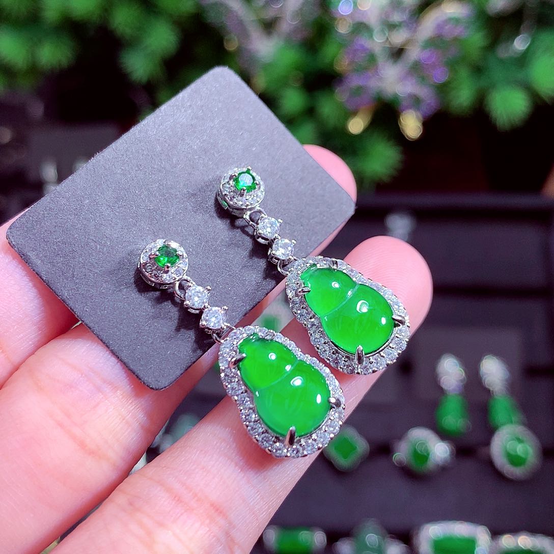 颈饰未镶嵌翡翠天然