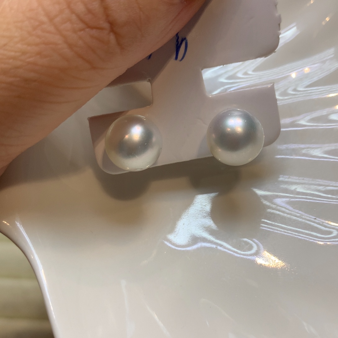 18K金镶嵌海水珍珠耳饰