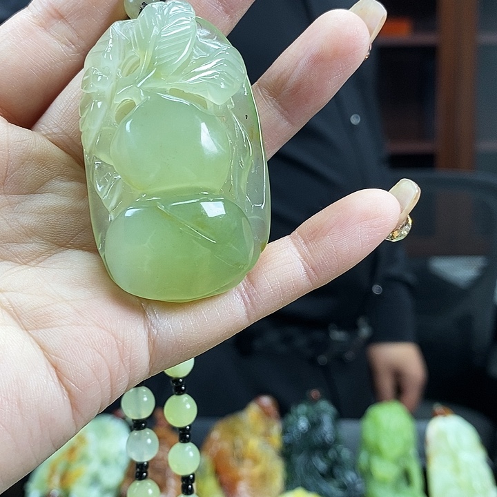 蛇纹石玉吊坠未镶嵌