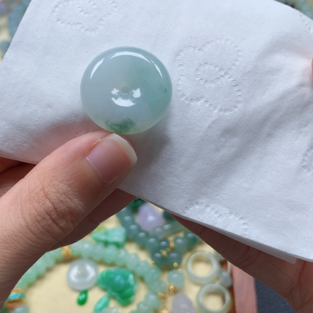 翡翠未镶嵌颈饰是