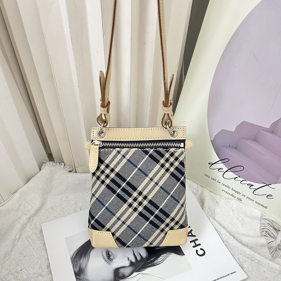 95新 BURBERRY/博柏利 经典斜格纹斜挎包
