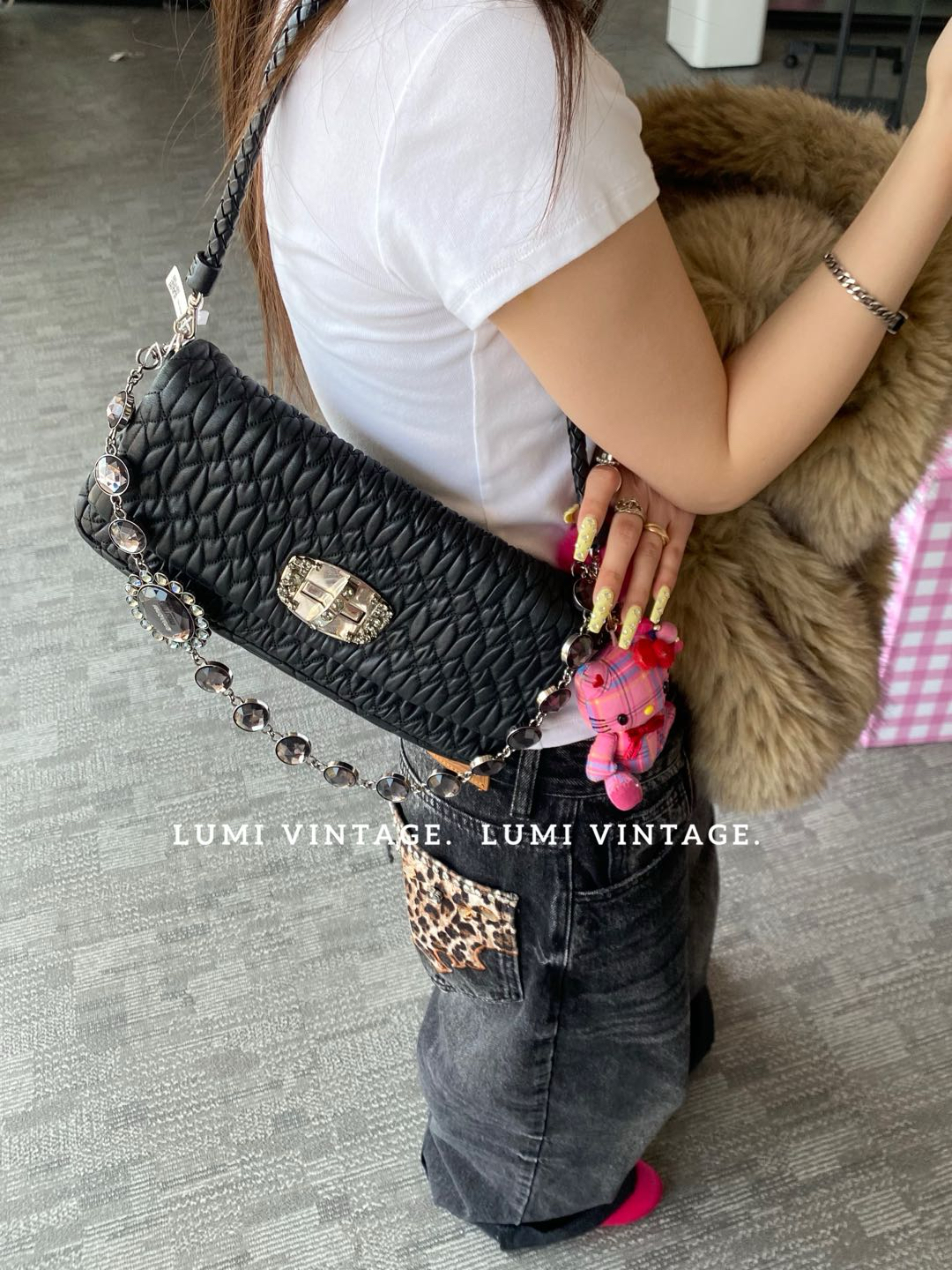 95新 MIU MIU/缪缪 黑银褶皱羊皮中号宝石包16318746