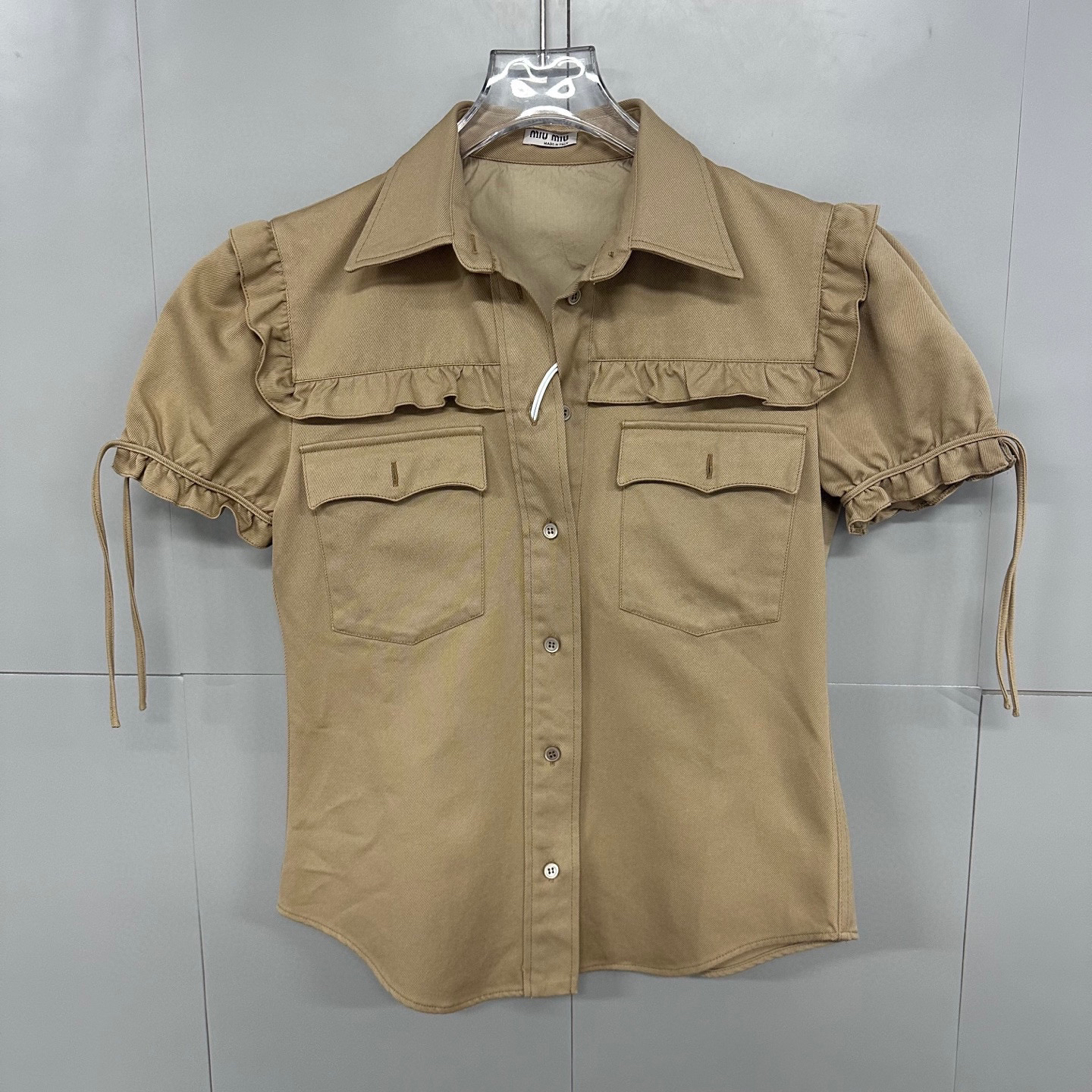 99新 MIU MIU/缪缪 Miumiu 纯色褶皱收腰短袖衬衫 40码 D18407