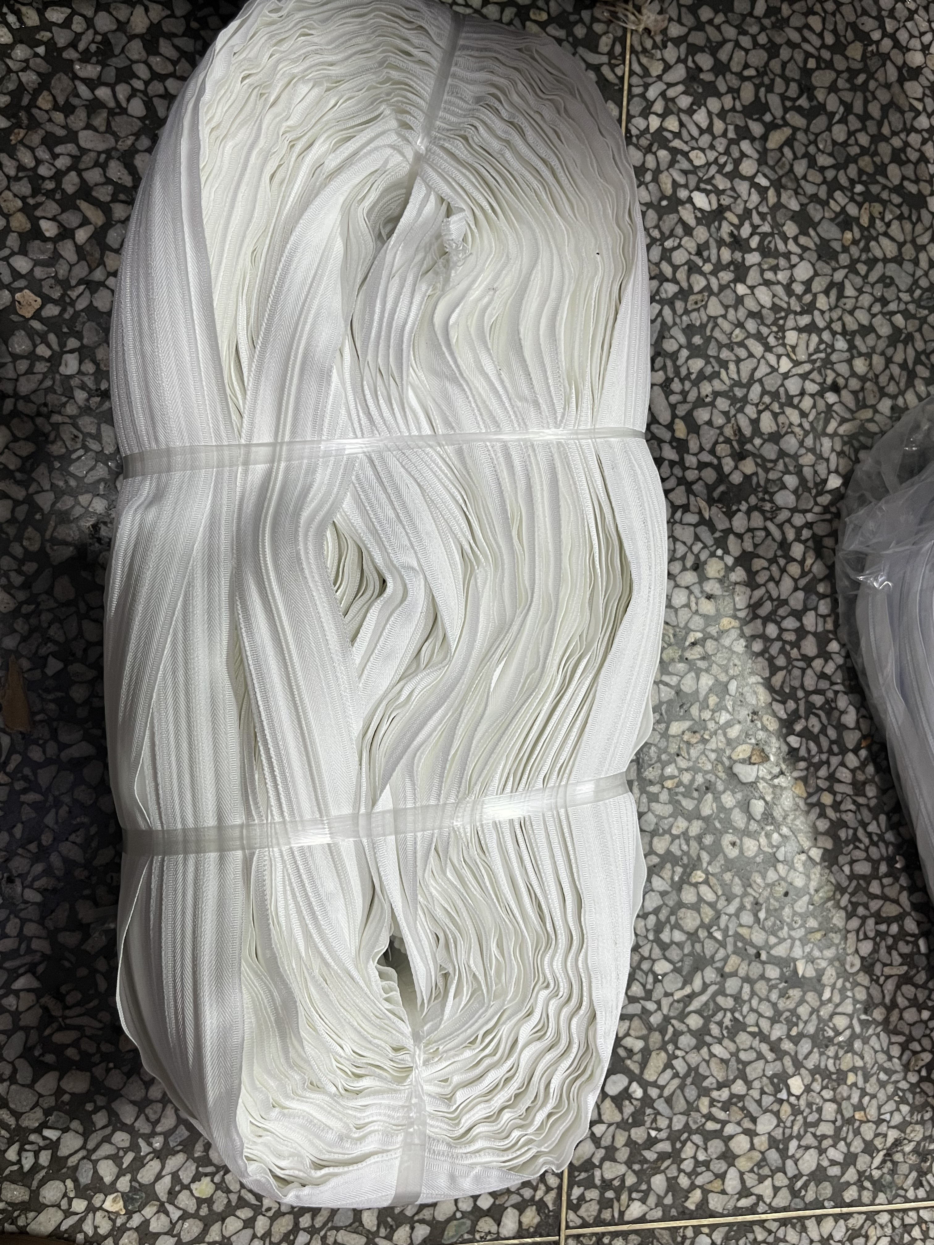 3号尼龙细齿被罩被套白色批发枕头拉链加厚加密人字形布带400码