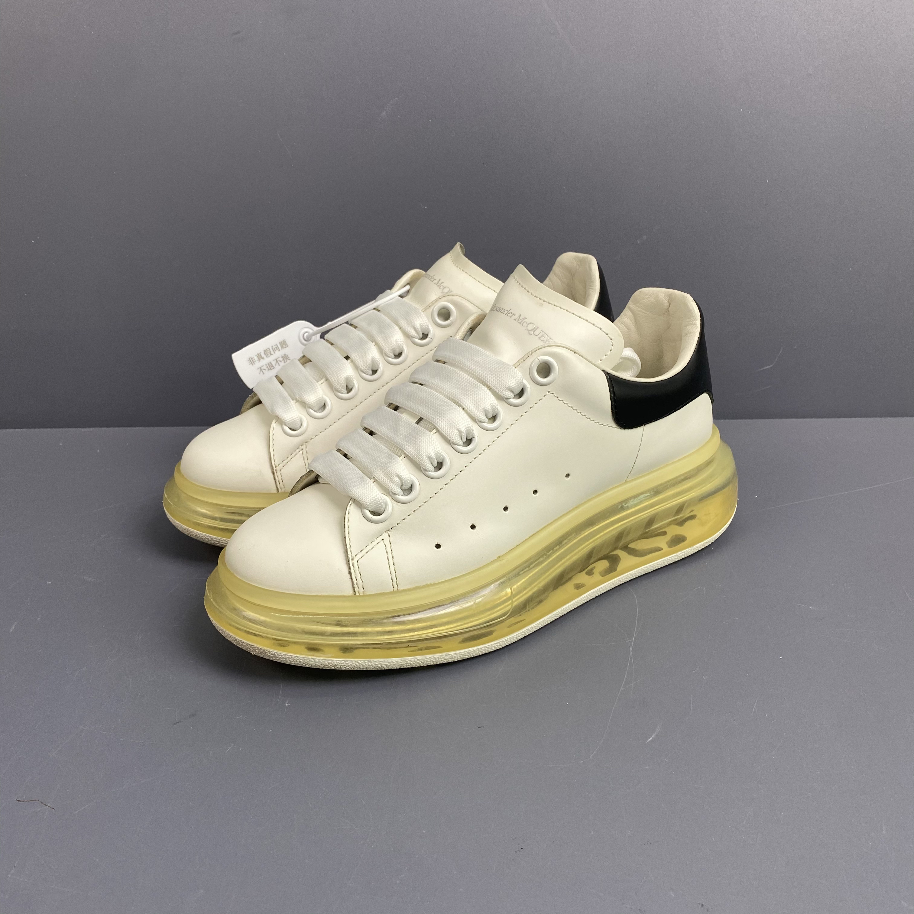 95新 Alexander McQueen/亚历山大·麦昆 35码 黑白气垫休闲鞋 230