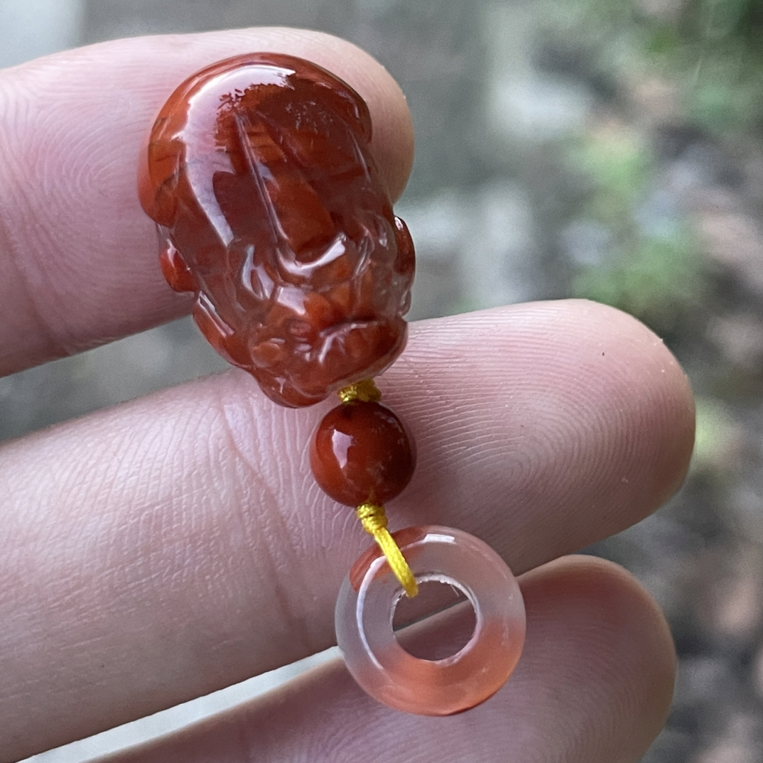 南红玛瑙配饰貔貅尺寸12.5x18x9.5mm提溜冰飘火焰纹特色款式