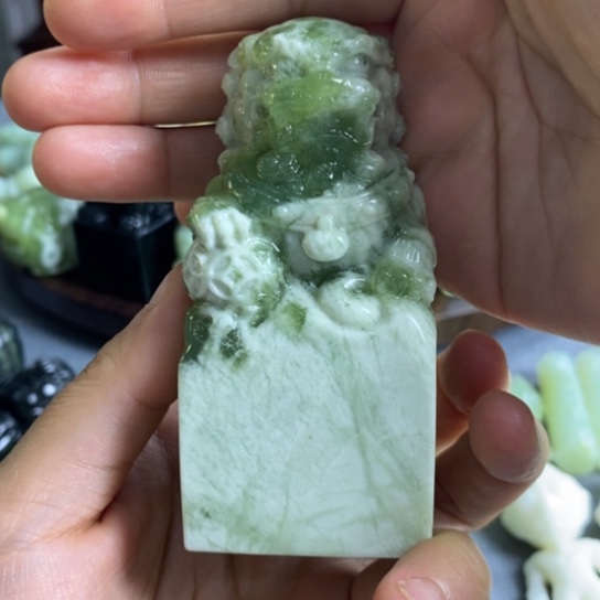 蛇纹石玉未镶嵌手把件老*青