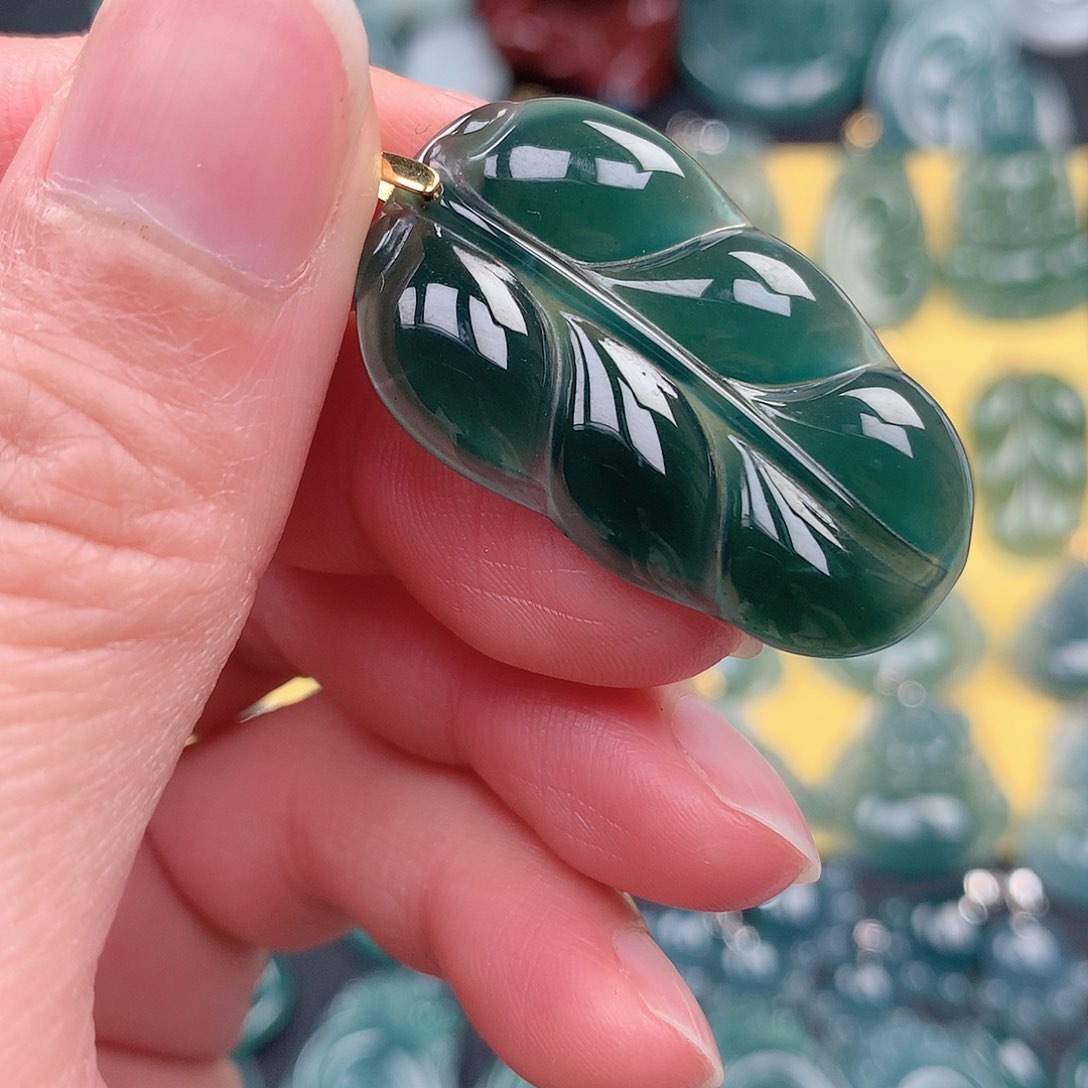 翡翠颈饰未镶嵌吊坠