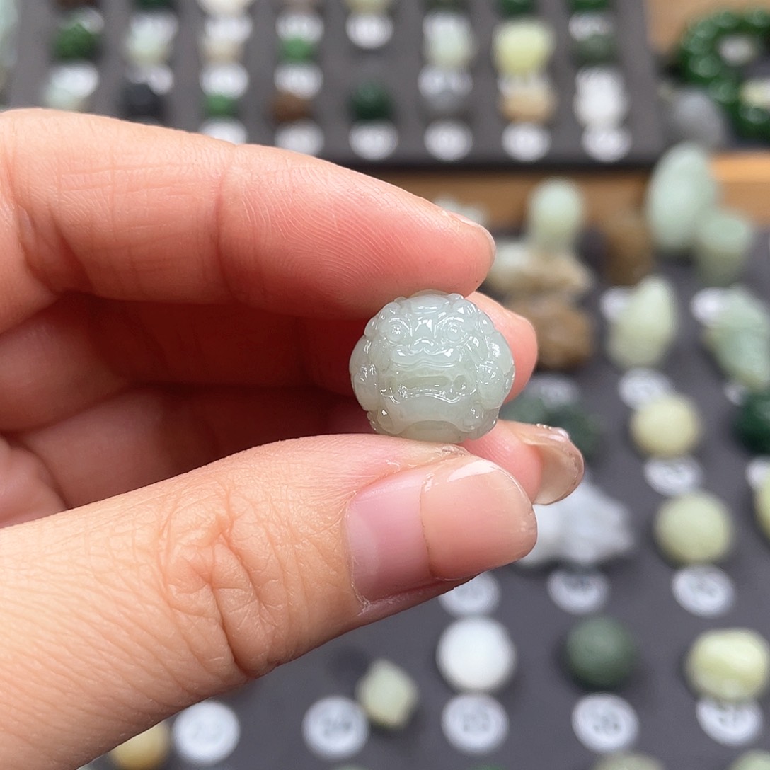 和田玉颈饰未镶嵌福**全俄料青白貔貅珠子定制