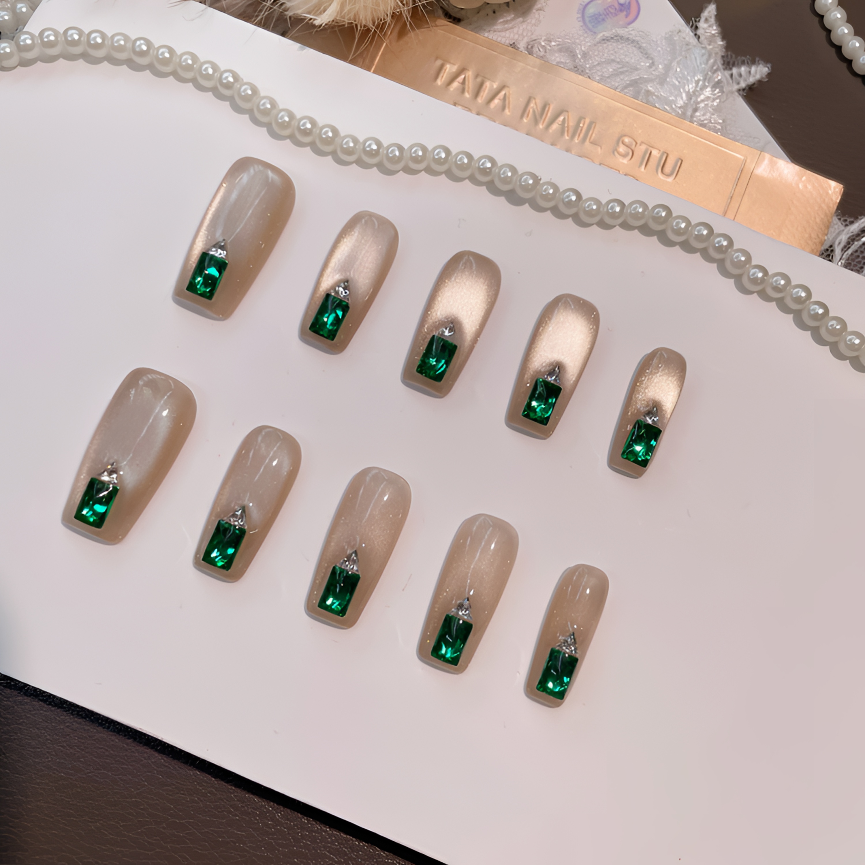 A2296『直方绿』轻奢质感奶杏猫眼直方翡翠绿锆石钻饰纯手工穿戴甲