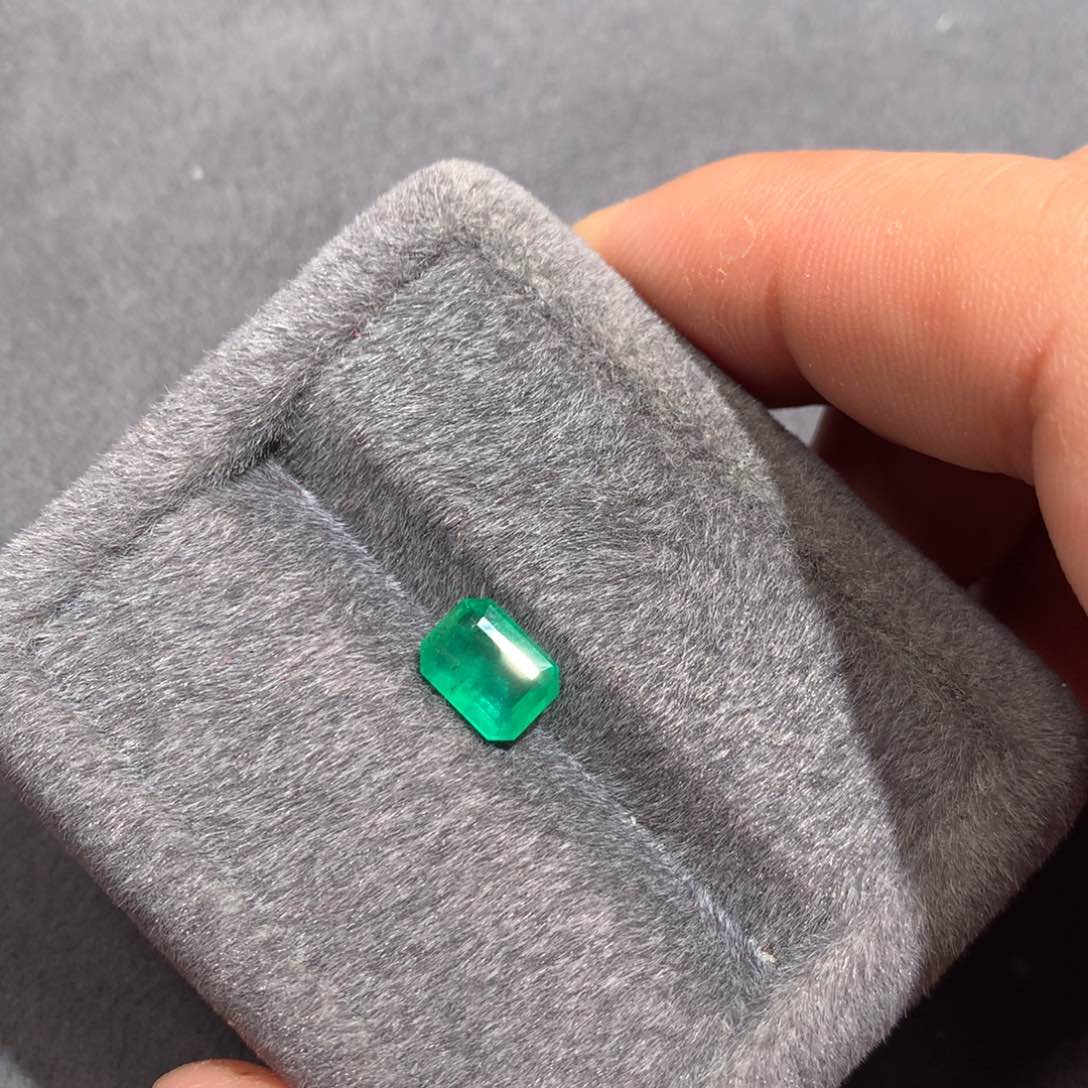 祖母绿裸石未镶嵌1.7克拉