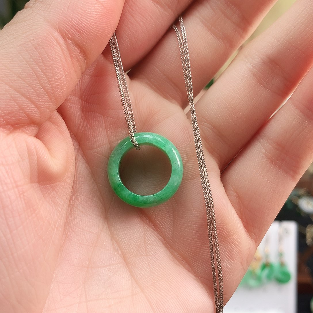 翡翠颈饰未镶嵌吊坠