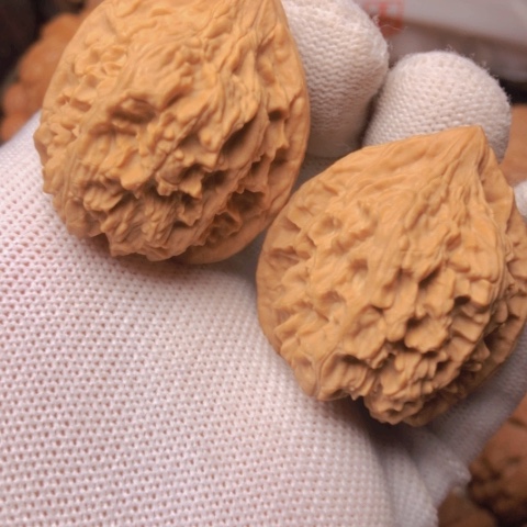 【闪购商品】桃核吊坠马蹄狮子头