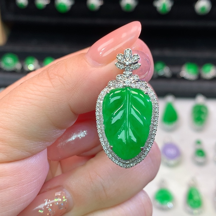 翡翠吊坠(不含链)18K金镶嵌