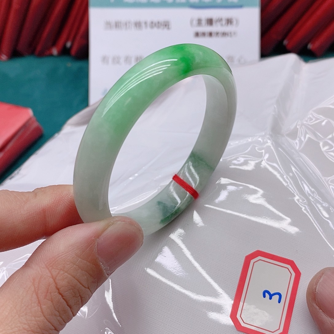 翡翠手镯未镶嵌?****?03333433333