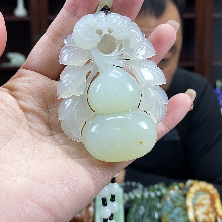 蛇纹石玉吊坠未镶嵌