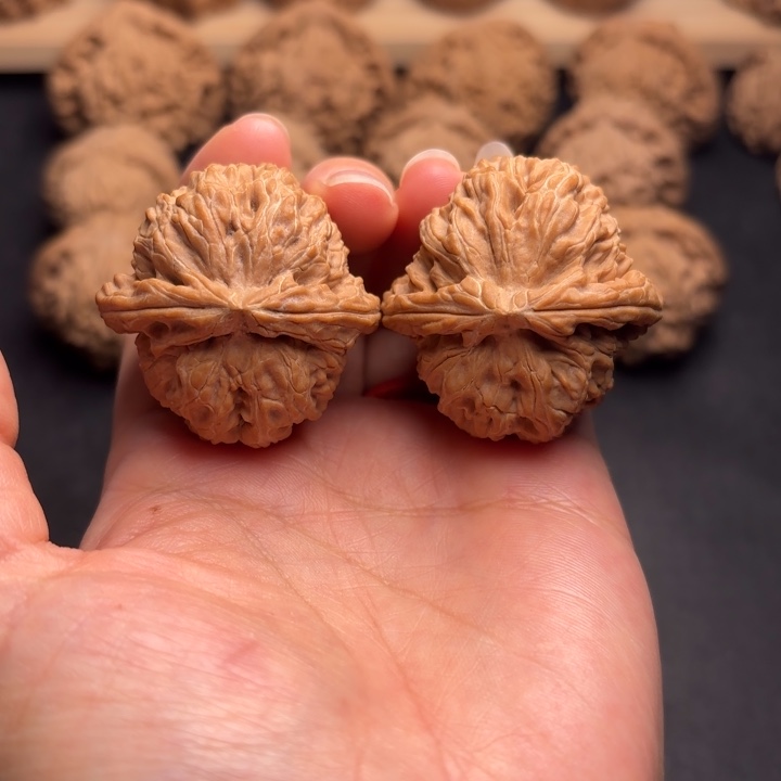 文玩核桃把件38三角白