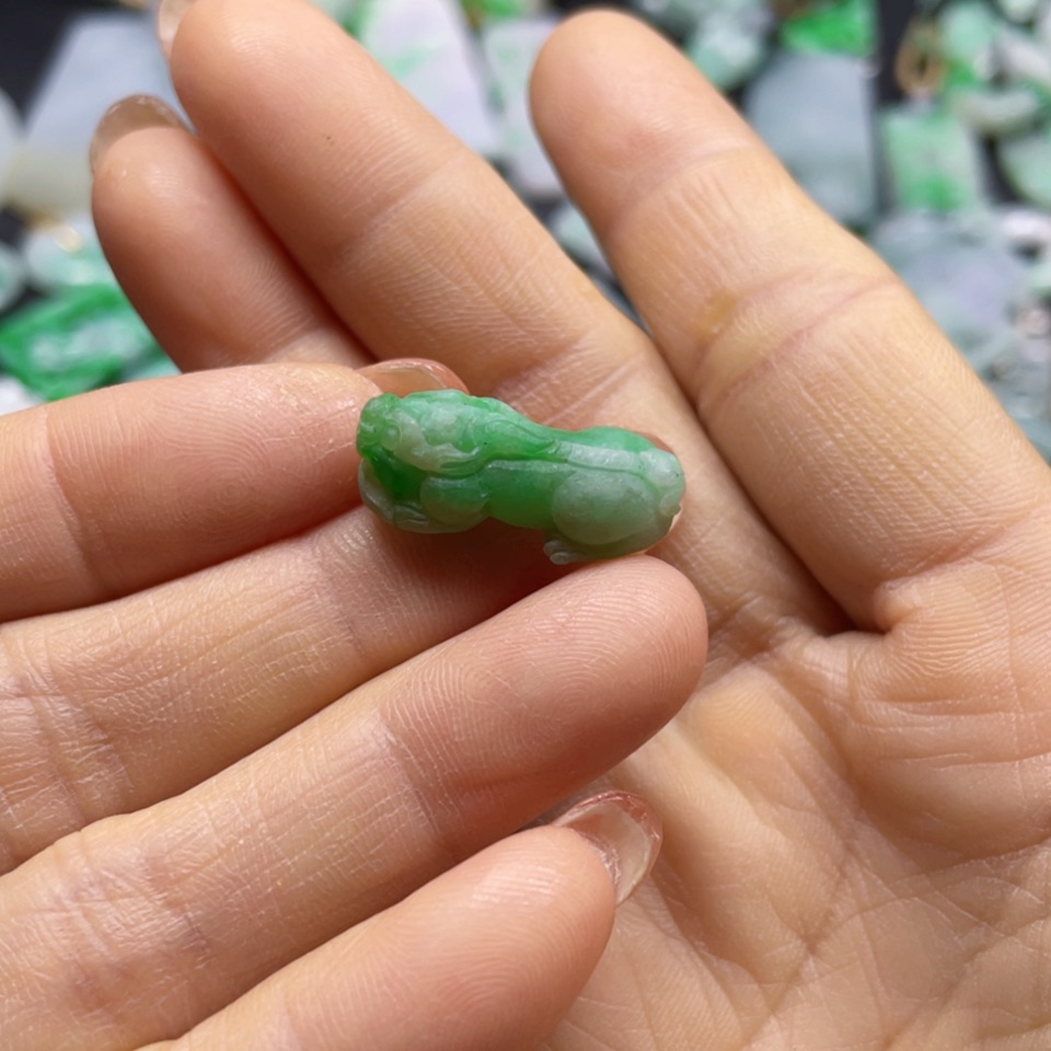 【闪购商品】翡翠颈饰未镶嵌杰*翡翠皮优