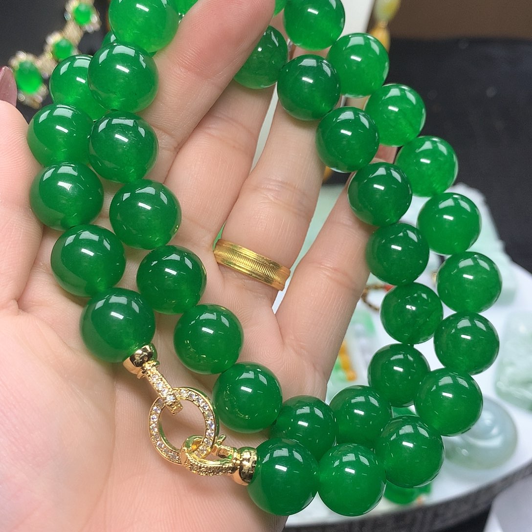 翡翠吊坠(赠链)未镶嵌