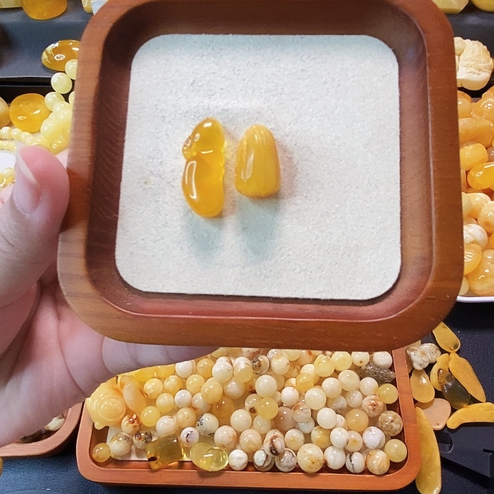 琥珀未镶嵌颈饰天然蜜蜡