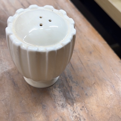 微瑕，不能明火，口径5高度7，6个胡椒粉