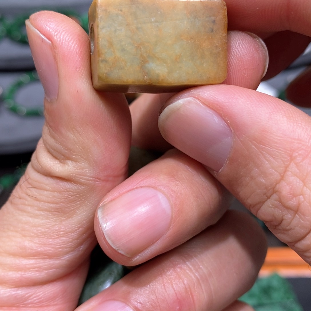 翡翠散珠漂亮美眉