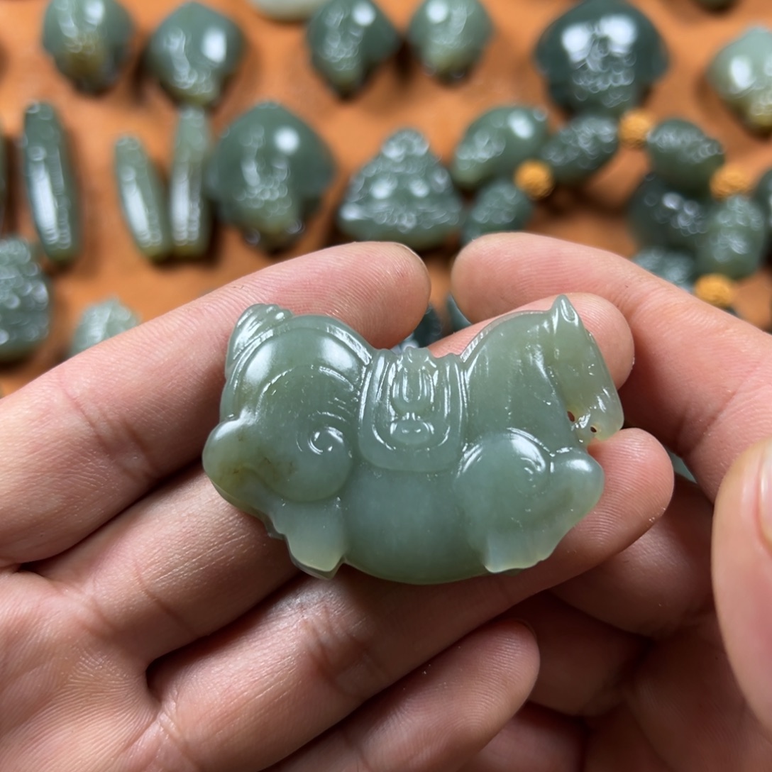 和田玉（糖玉）未镶嵌颈饰