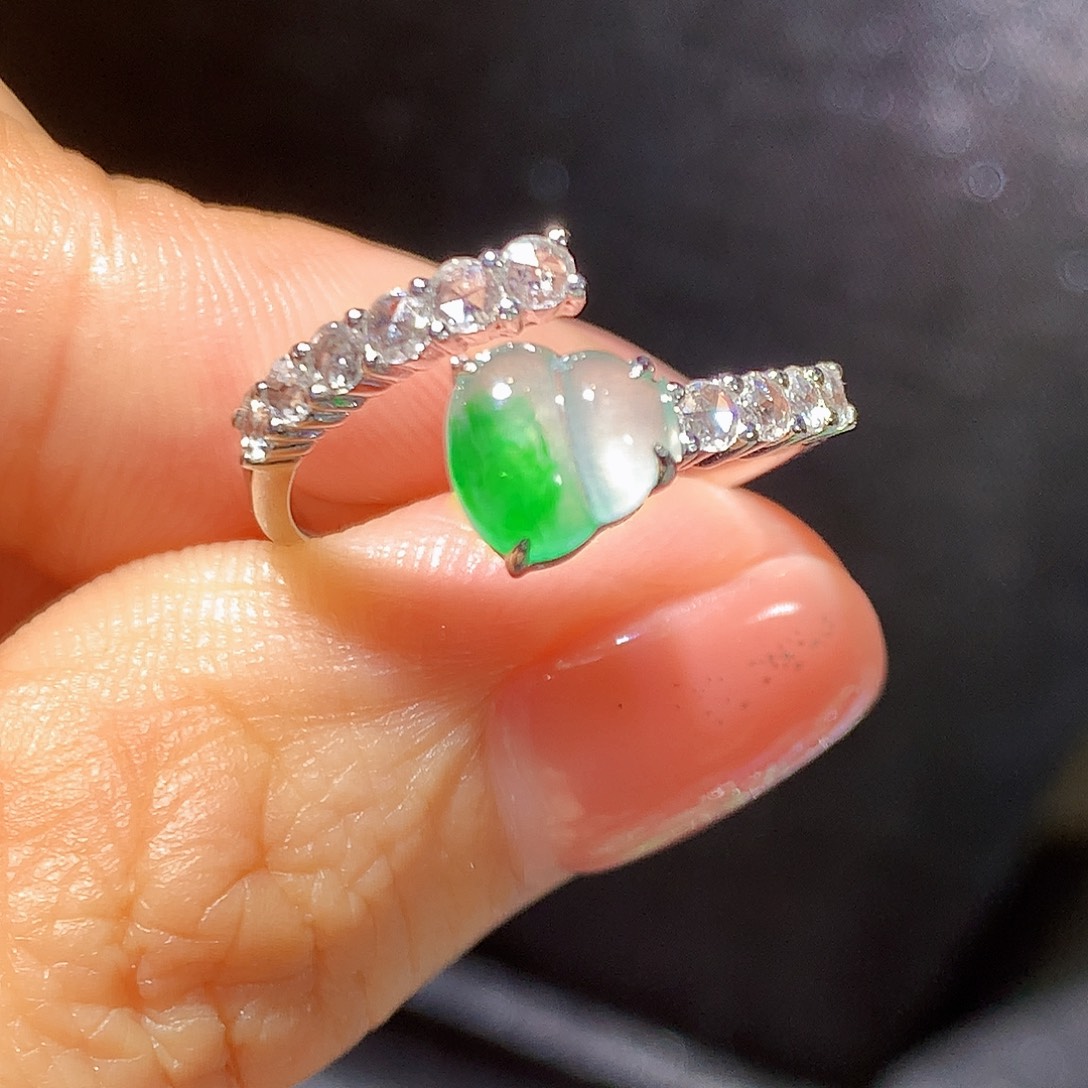 翡翠18K金镶嵌戒指戒指