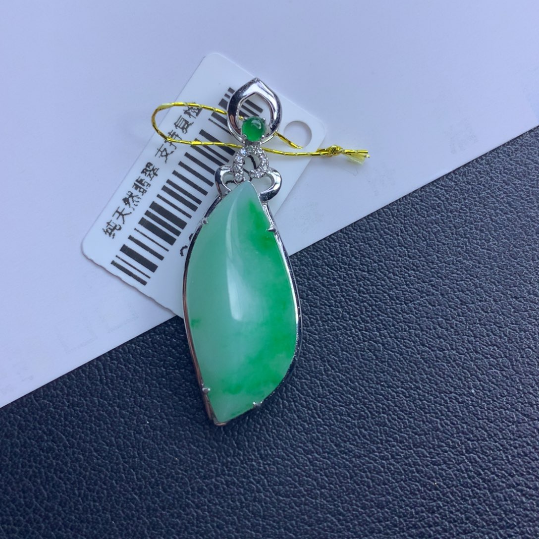 翡翠颈饰未镶嵌随行